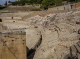 S'inicien les obres de fixació de la roca original de l'Amfiteatre
