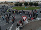 Prop de 500 persones dels barris de Ponent protesten per la manca d'Atenció Primària