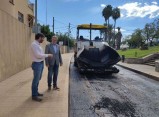 Iniciades les obres de repavimentació del carrer Josep Ras i Claravall afectat pels aiguats