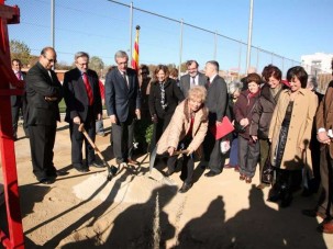 Imatge de la col·locació de la primera pedra de la residència. Foto : Mauri